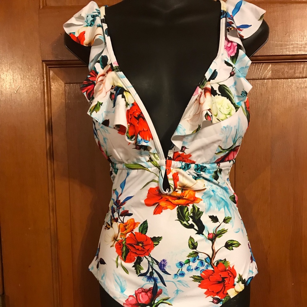 NWT, Beautiful Color & design one piece swim suit